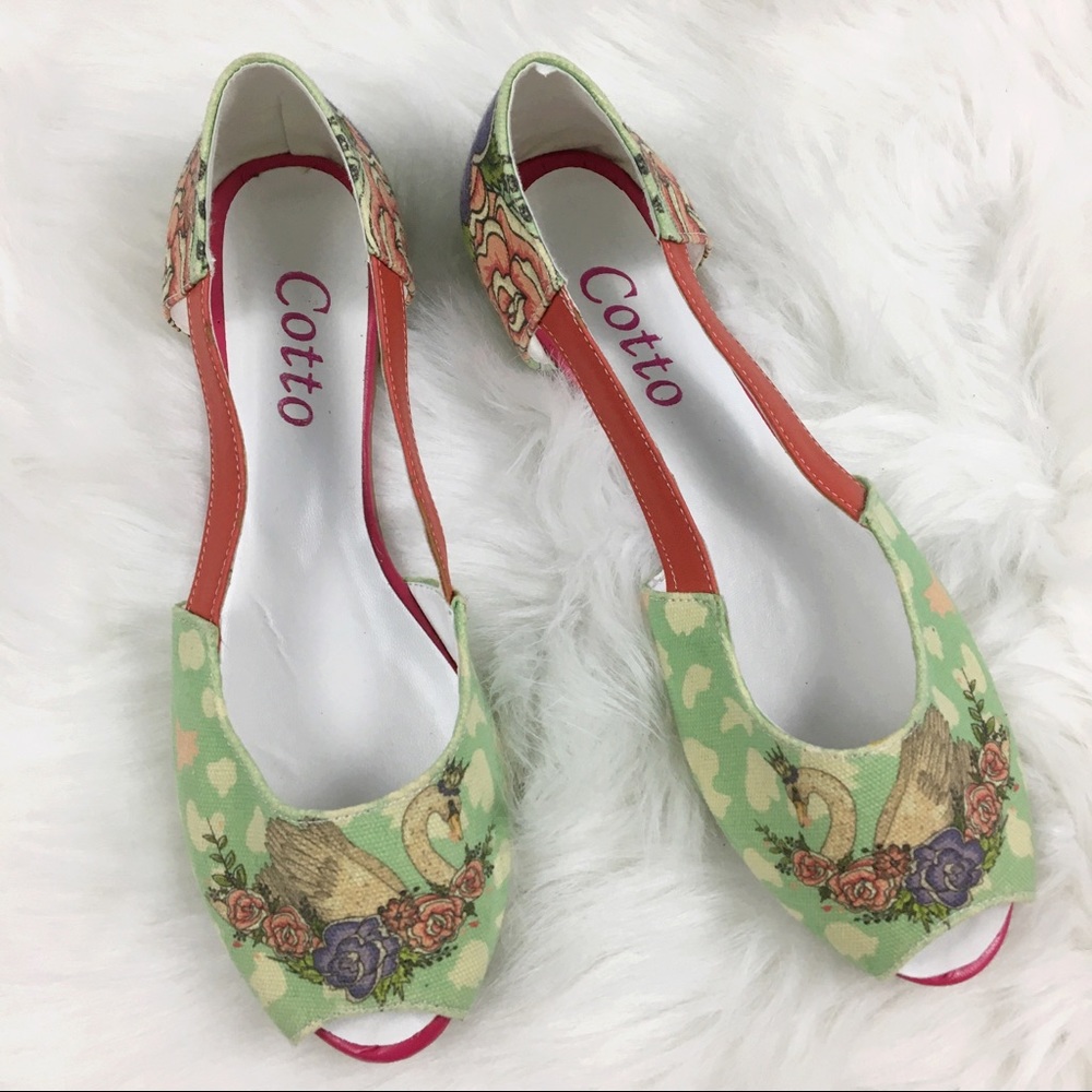 Cotto Crowned Swan Roses Open Toe And Side Sandals